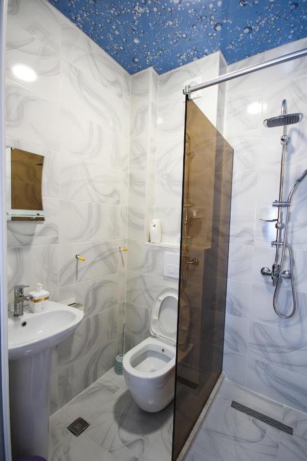 Guest House 99 Батуми Екстериор снимка