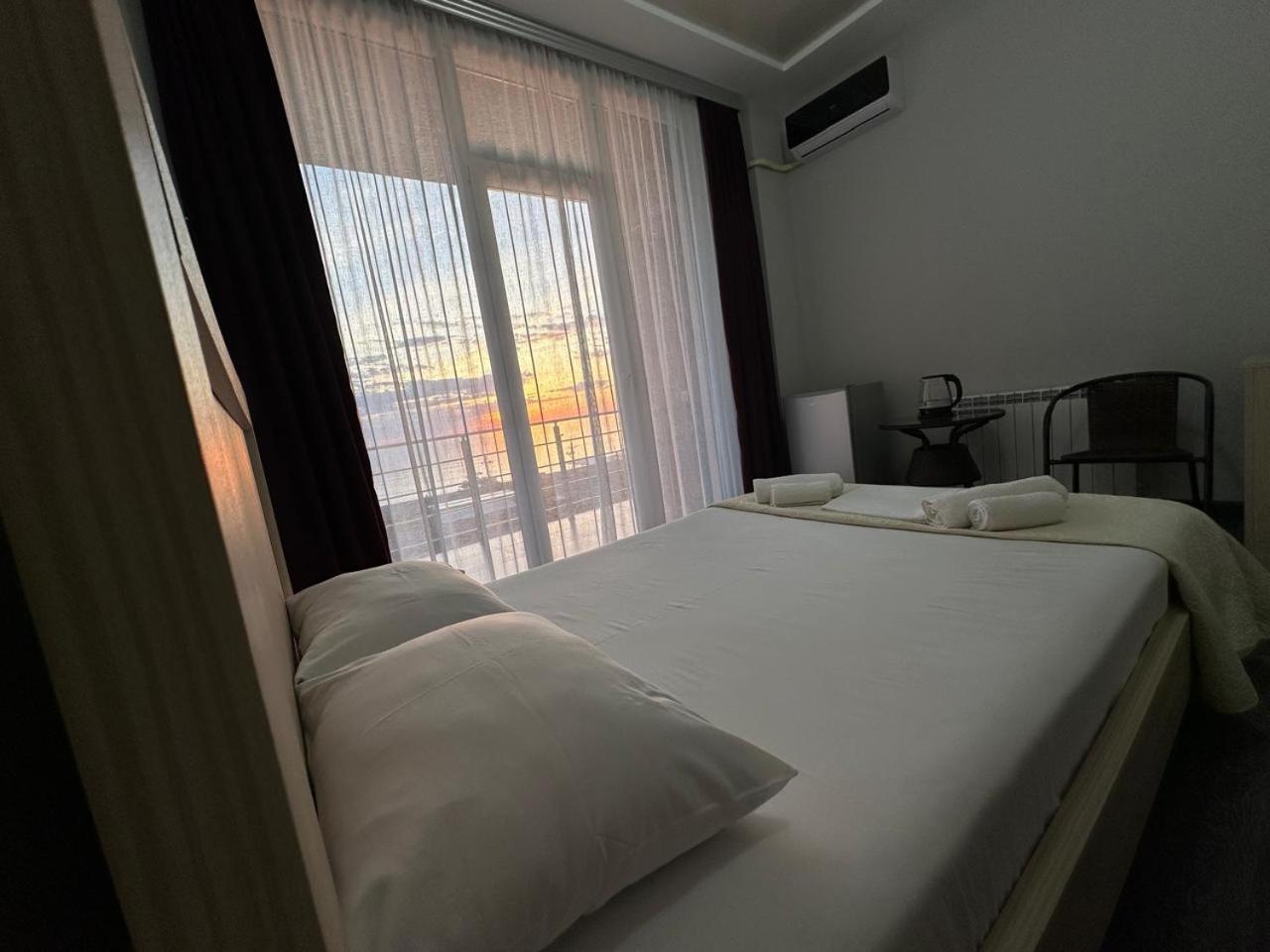 Guest House 99 Батуми Екстериор снимка